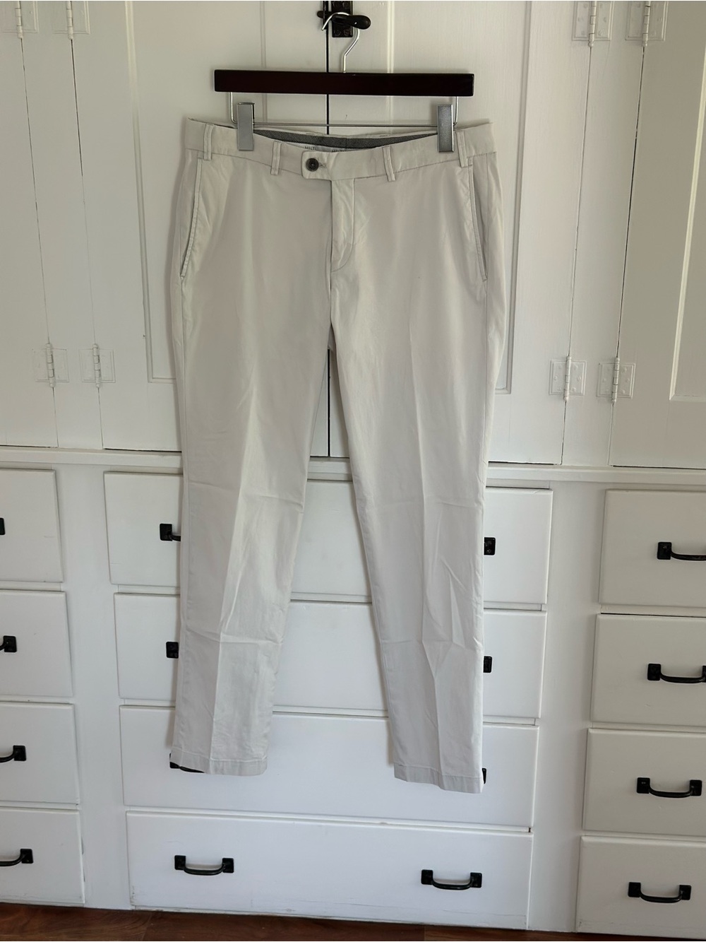 Slim Fit Men's travel pant in Off-White